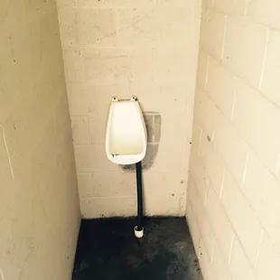 Tate Launch's nasty/"rustic" bathroom