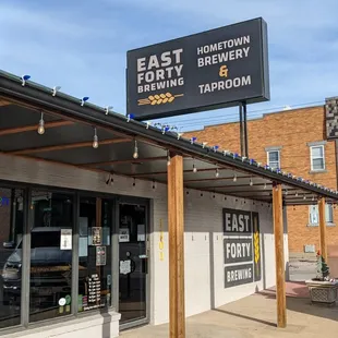 the outside of the restaurant