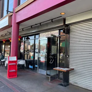 the outside of the restaurant