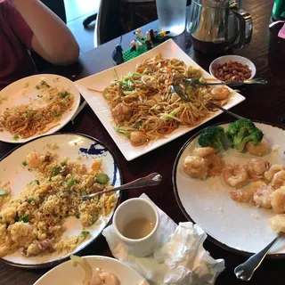 110. Shrimp Chow Mein/ Fun