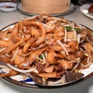 121. Beef Chow Fun
