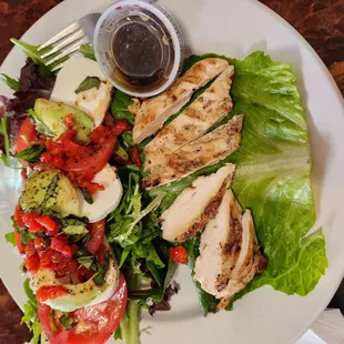 Caprese salad with chicken