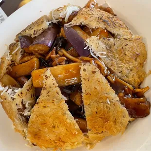 Pan fried noodles with eggplant and pork