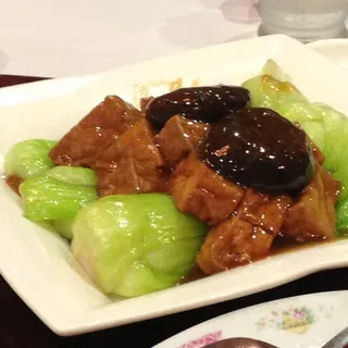 Braised Tofu with Shanghai Cabbage and Black Mushrooms