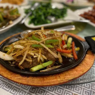 Sizzling Shredded Beef with Black Pepper Sauce