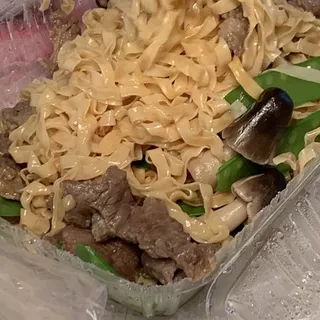 Braised Lo-Mein Noodles with Beef in XO Chili Sauce