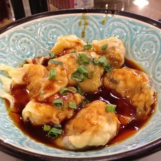 A8. Spicy Shrimp Dumpling Hong Kong Style (8 pieces) 紅油水餃
