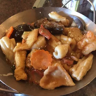 E7. Seafood with Bean Curd Soup 海皇豆付𡙡