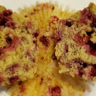 Let's look into the free raspberry muffin, nice.