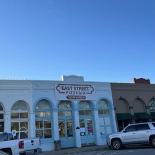 the outside of the restaurant