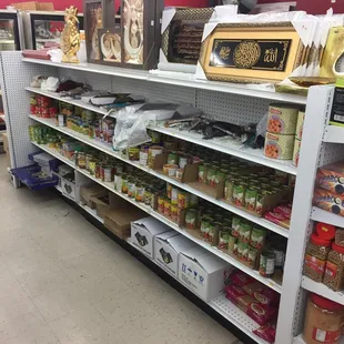 the shelves of a grocery store