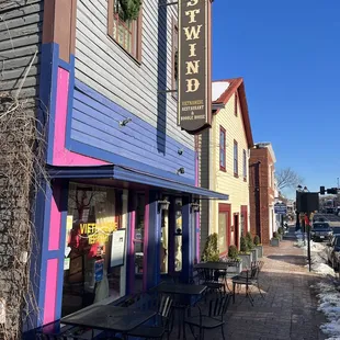 the outside of the restaurant