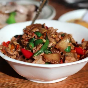 D38 Stir Fried Pork Butt with Pork Belly 肉炒肉 ($21.99) - a bit on the salty side.