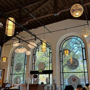 The interior of the restaurant is very beautiful！