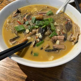 Stewed Eel with Sweet Potato Noodle