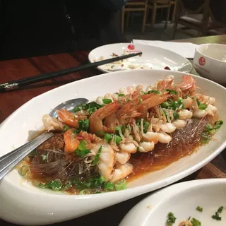 Steamed Shrimp with Rice Noodles and Garlic