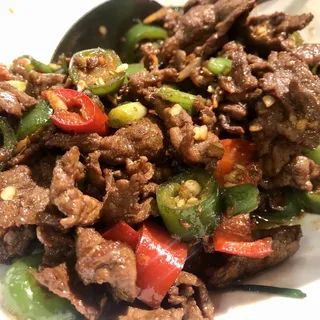 Stir-Fried Smoked Beef with Garlic and Pepper