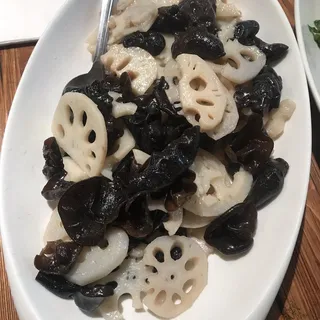 Stir-Fried Lotus Root with Black Fungus