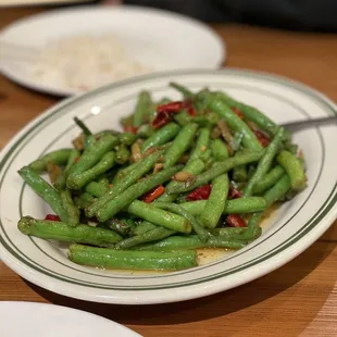 a plate of green beans on a table