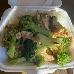 Lunch special: Chicken Broccoli with White Rice