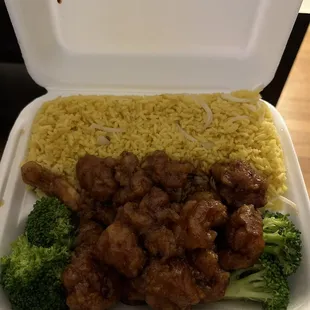 15. General Tso&apos;s Chicken Combo Platter