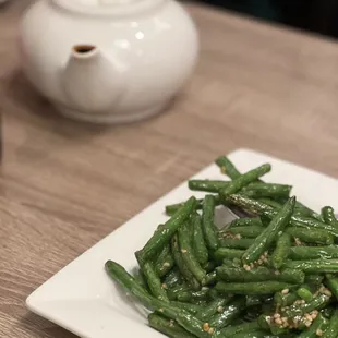 Green beans with garlic sauce