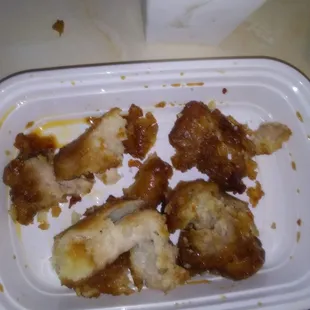 a plate of chicken wings with sauce