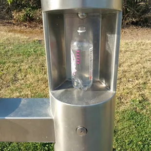 LOVE this and why isn't everyone installing these water fountains!?!  Another readon why Eastern Oak Park rocks!