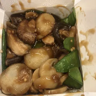 150. Snow Peas with Black Mushrooms & Water Chestnuts