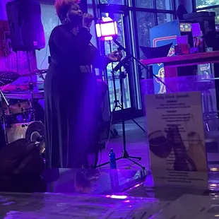 R&amp; b singer M J Baker on IG as mjbakermusic She was very good.