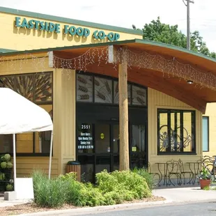 FYI - The Co-op's main entrance is off the parking lot; the main entrance does not face Central Avenue.