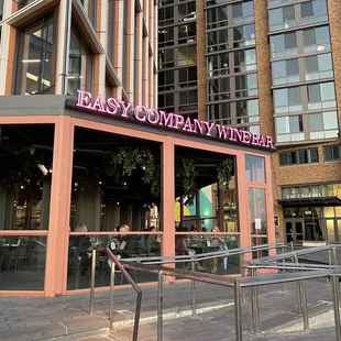 the outside of a restaurant