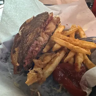 Ruben Sandwich w/ fries