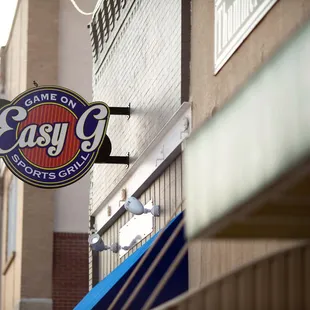 a sign for easy g sports grill