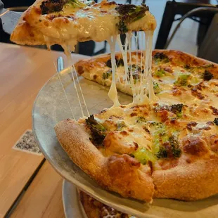 Loook at that cheese pull. Come on?