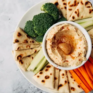 Garlic hummus served with pita bread, celery, carrots and broccoli