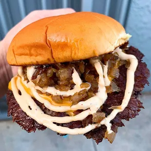 Crispy Double, grilled onions and wild Sauce