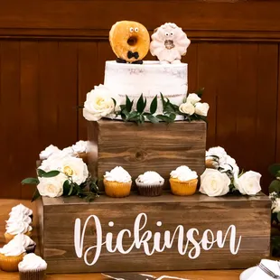 Cake made by the mother of the bride! Instagram: sonias_sweet_life