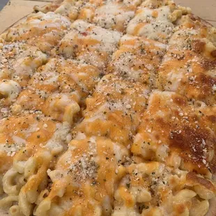 Mac n&apos; Cheese Specialty Pizza