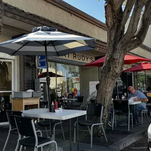 the outside of a restaurant