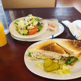 Salad  &amp; tuna sandwich