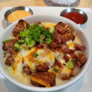 Cheesy Tots - meh. Watery sauce that disintegrates the tots.