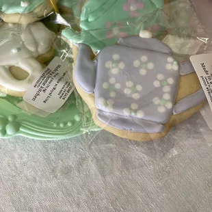 Decorated teapot sugar cookies