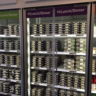 Lots of lunch and dinner options divided by meals and then again by sizes (small and large)