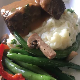 Braised Short Ribs, Buttered Mashed Potatoes and Green Beans