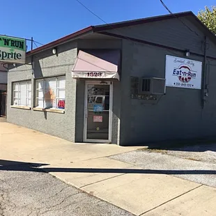 Newly painted and new Eat-N-Run sign!
