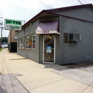 Daily lunch specials Tues. thru Fri.