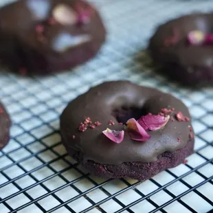 Raw vegan chocolate beet "donuts"