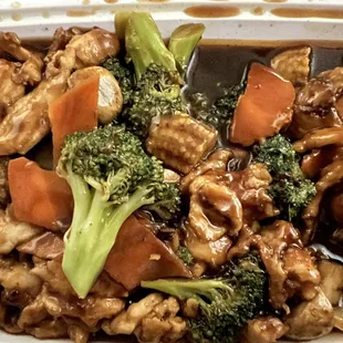 Chicken w/ mixed vegetables.  I asked them to make it spicy.