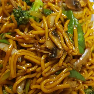 Vegetable lo mein